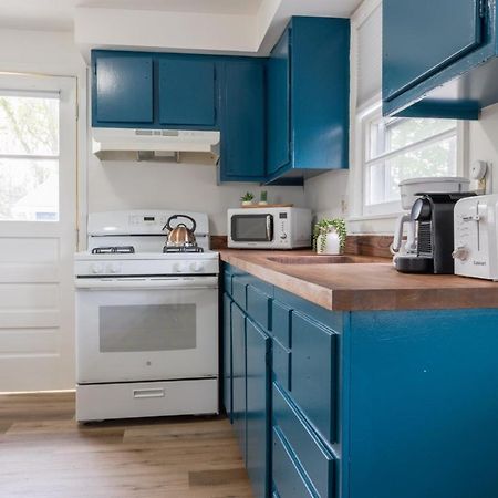 Retro Retreat Renovated 2Br, Desk, No Chore List! Kingston Exterior photo