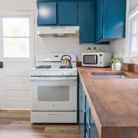 Retro Retreat Renovated 2Br, Desk, No Chore List! Kingston Exterior photo