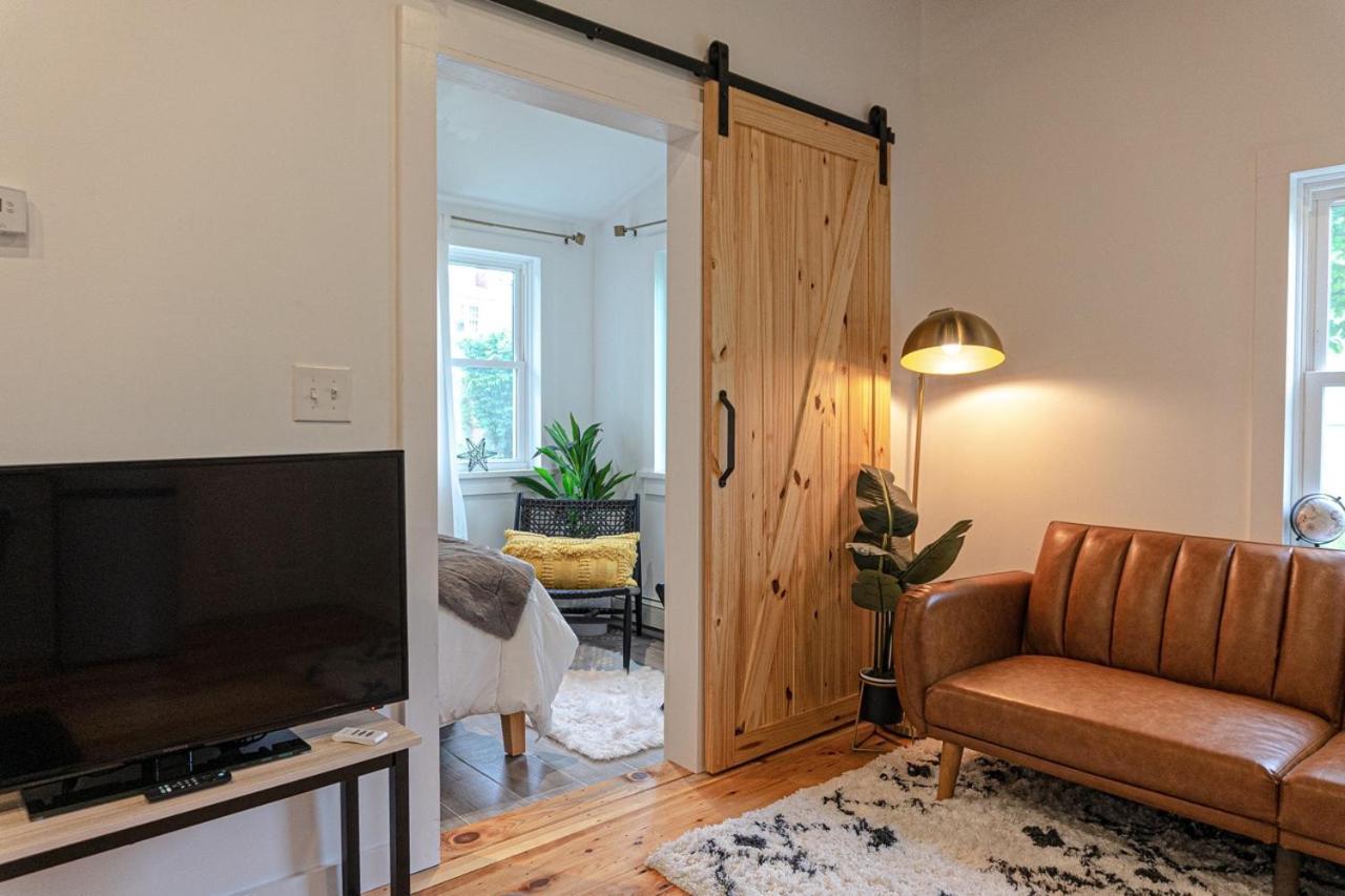 Retro Retreat Renovated 2Br, Desk, No Chore List! Kingston Exterior photo